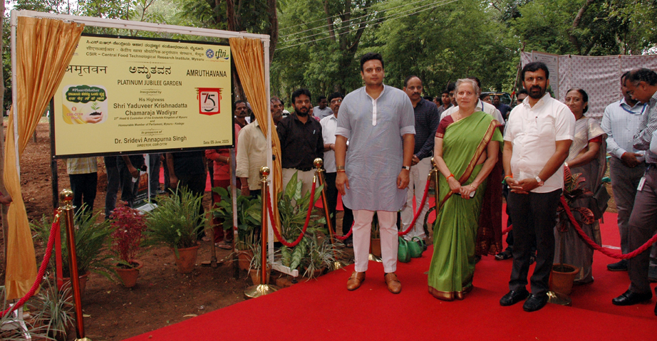 Inauguration of CSIR-CFTRI Platinum Jubilee Garden - Amrutavana by His Highness Shri Yaduveer Krishnadutta Chamaraja Wadiyar